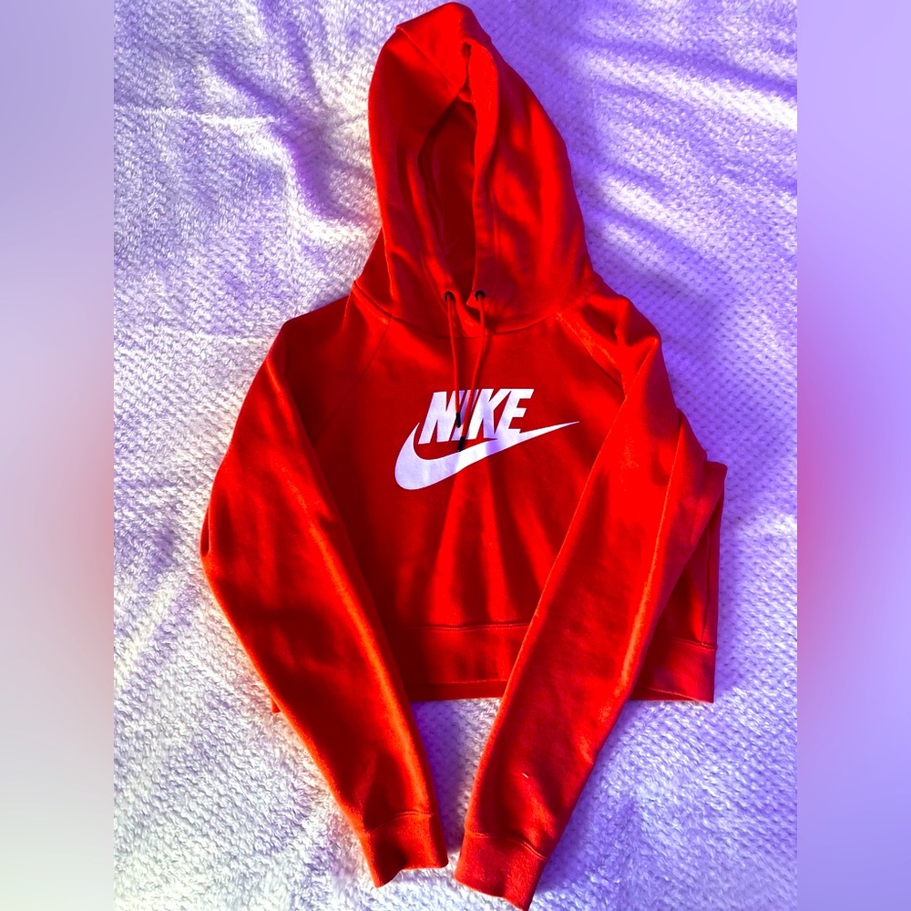 nike cropped sweatshirt